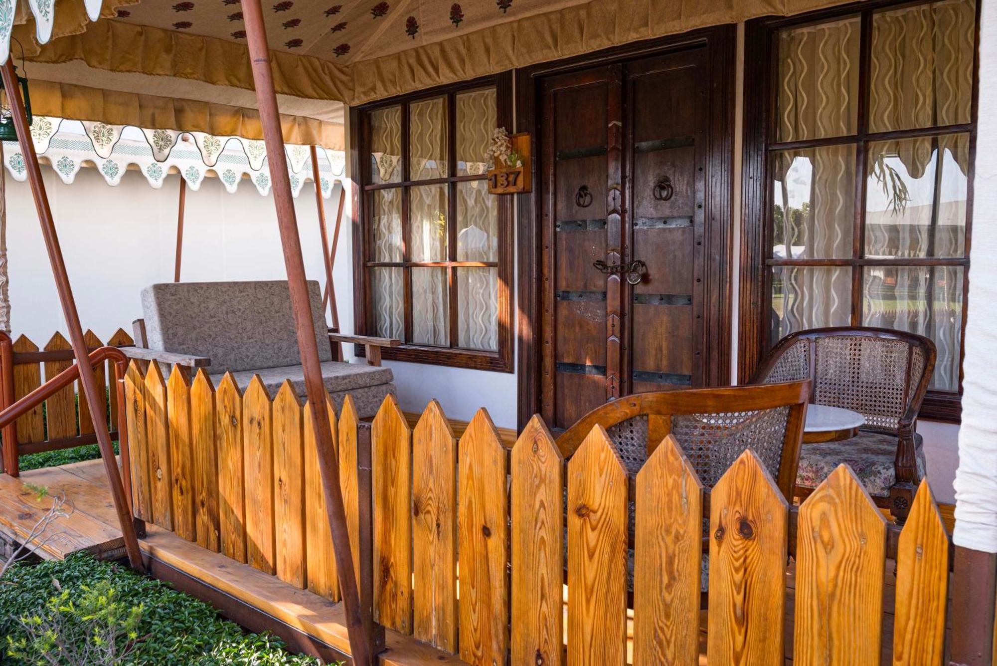 Resort Om Benares, 5*